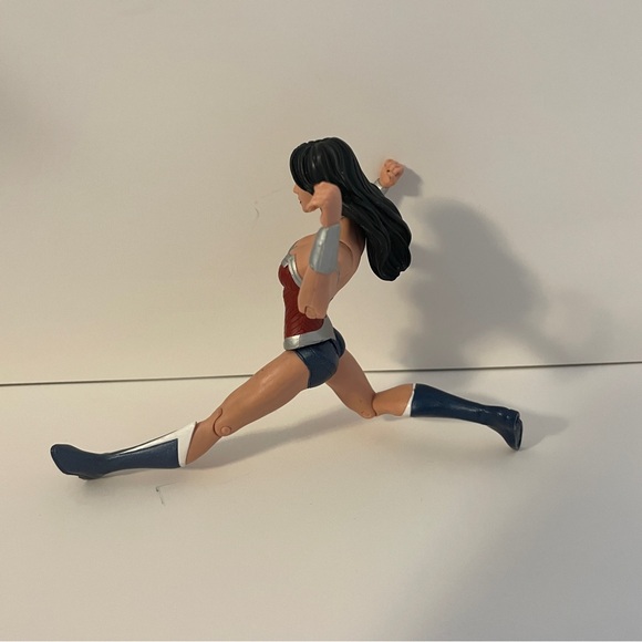 DC Collectibles WONDER WOMAN Justice League Essential Action Figure Super Hero - Picture 9 of 10
